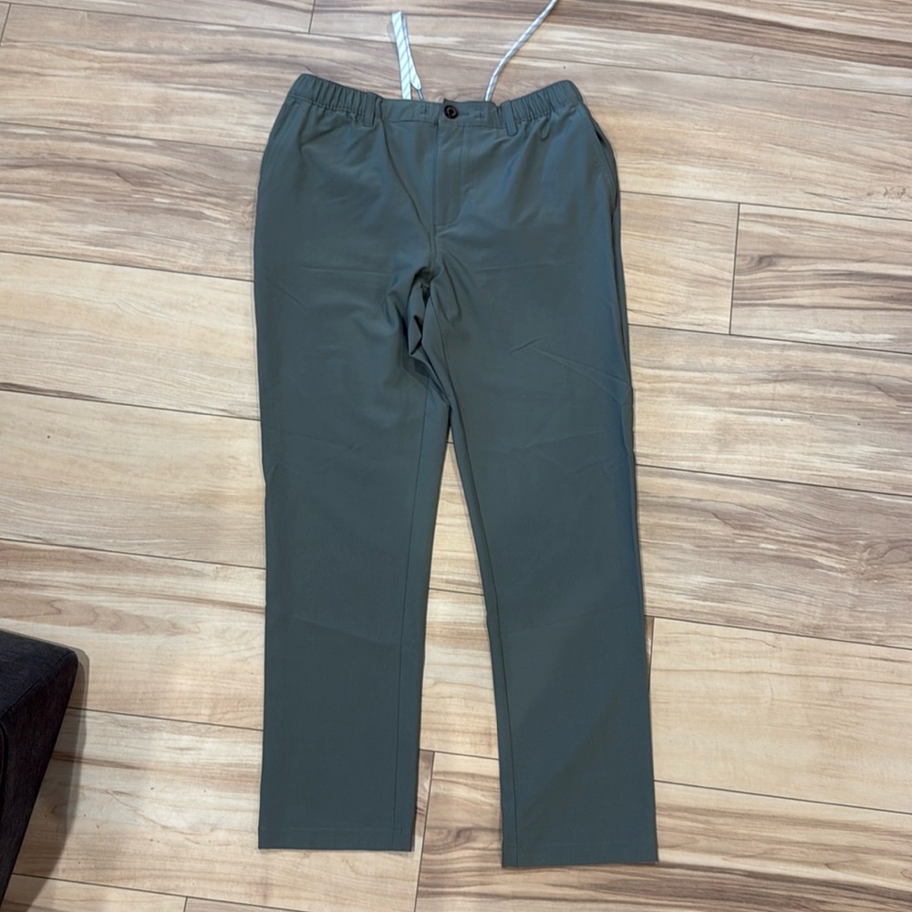 Chubbies Everywear - Performance Pant The Forest Size L 30” inseam.  Like new